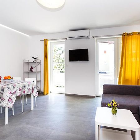 Golden Island Apartments Крк Экстерьер фото