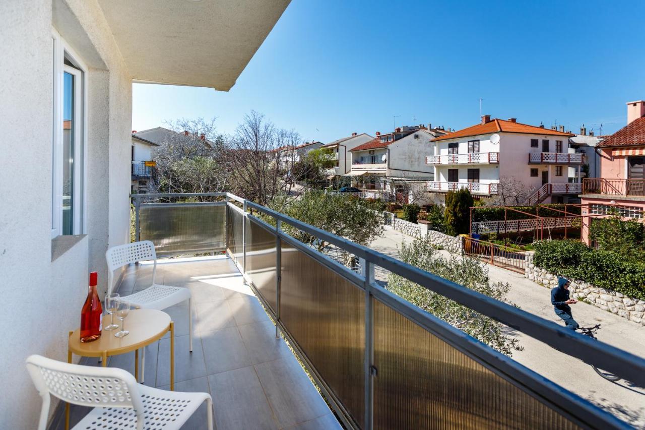Golden Island Apartments Крк Экстерьер фото