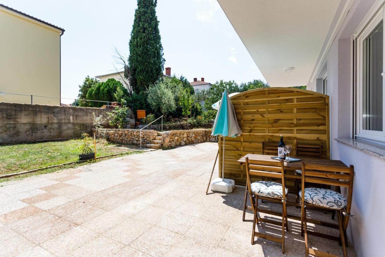 Golden Island Apartments Крк Экстерьер фото